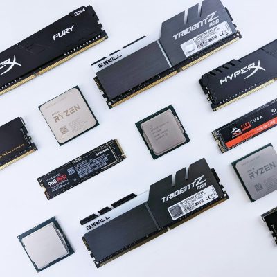 Pe&ccedil;as de computador organizadas para montagem - Nunes Consultoria Inform&aacute;tica