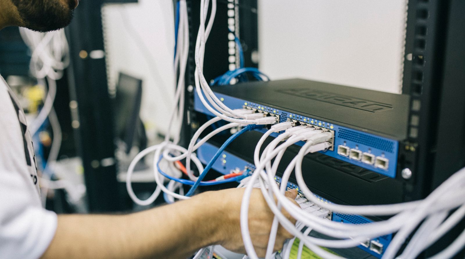 VPN Empresarial Técnico configurando switch de rede para VPN empresarial