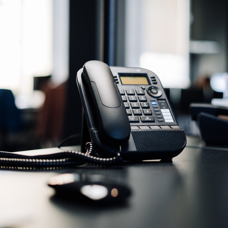 Telefone IP de mesa em escritório - Nunes Consultoria Informática